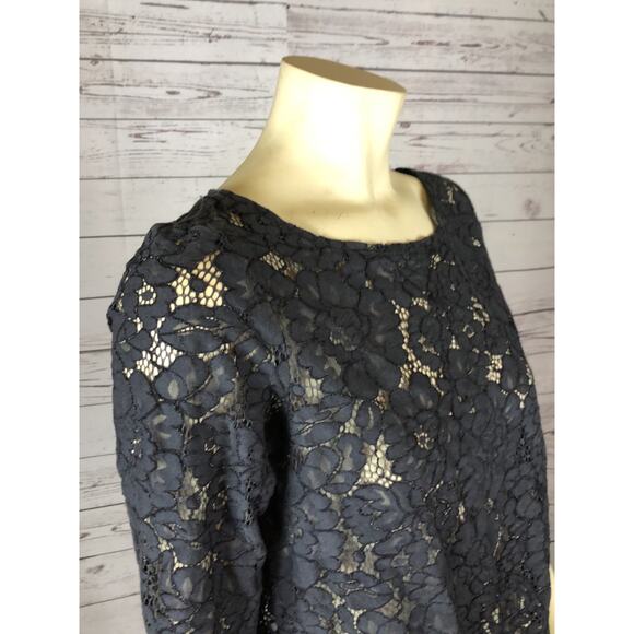 Club Monaco Black Lace Cropped Top scalloped hems back button closing size small - Picture 6 of 12